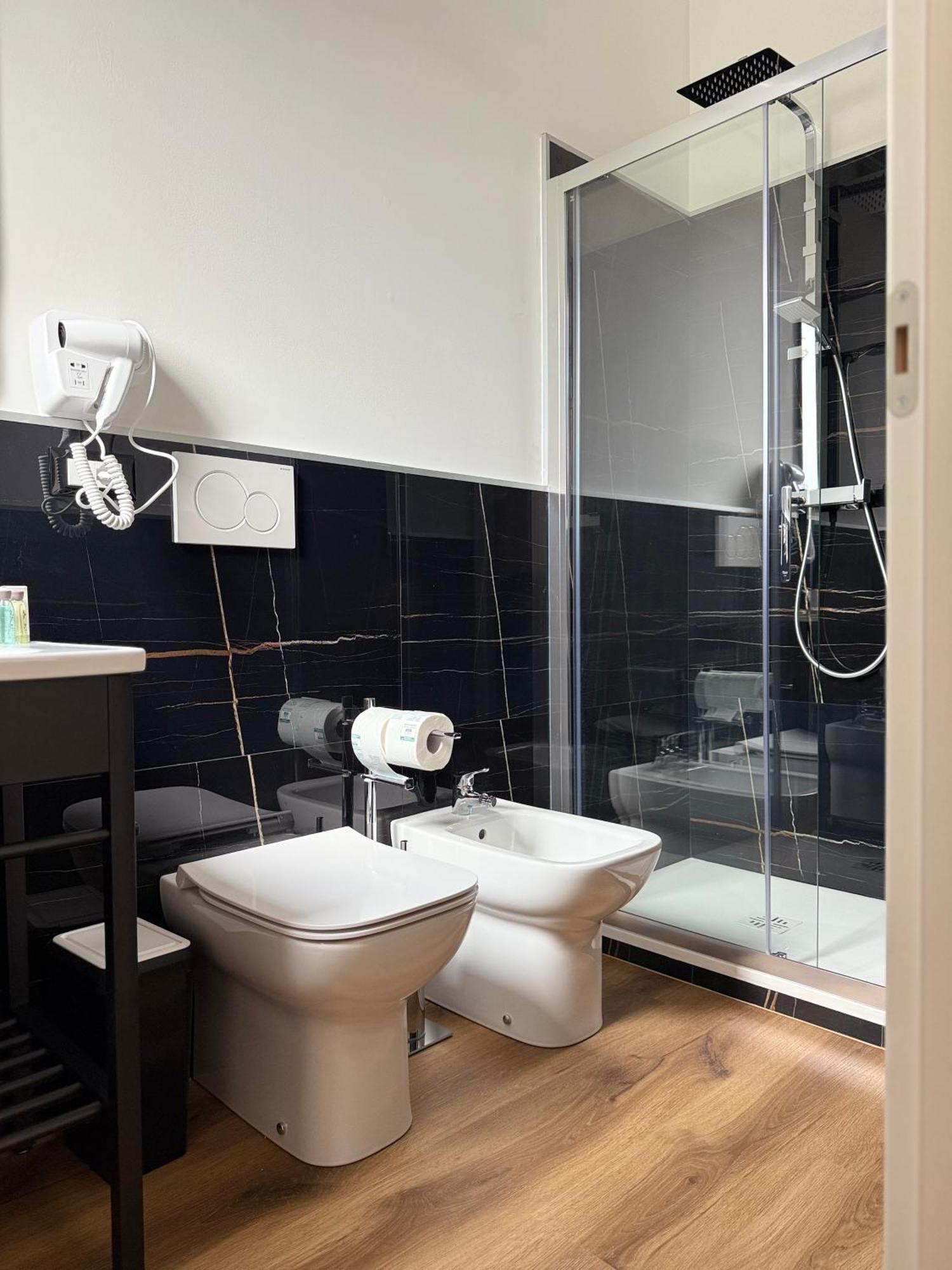Hotel Infinity House - Eleganza Moderna Tra Treviso E Venezia Casièr Habitación foto